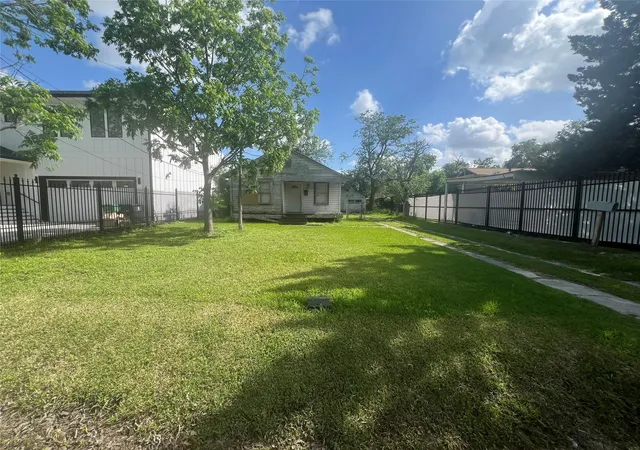 Photo 3 of Land for sale at 1210 Lindale St, Houston, TX 77022 | MLS# 86013218 | Listing updated on 2026-07-16