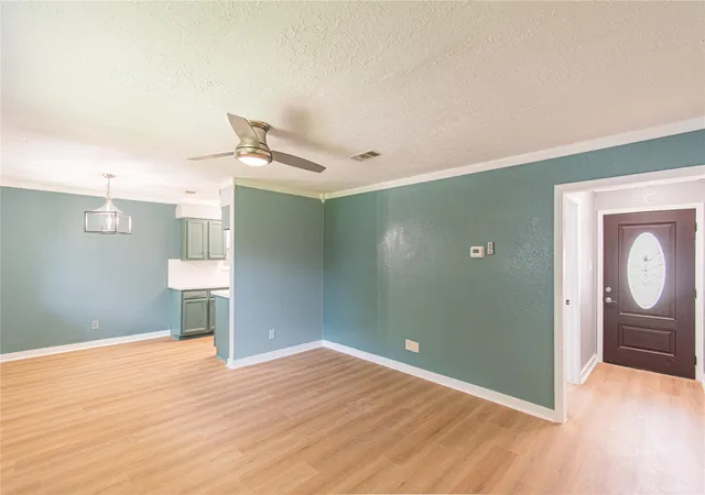 4th image of 12906 Southspring Dr, Houston, TX 77047 | MLS# 54713556