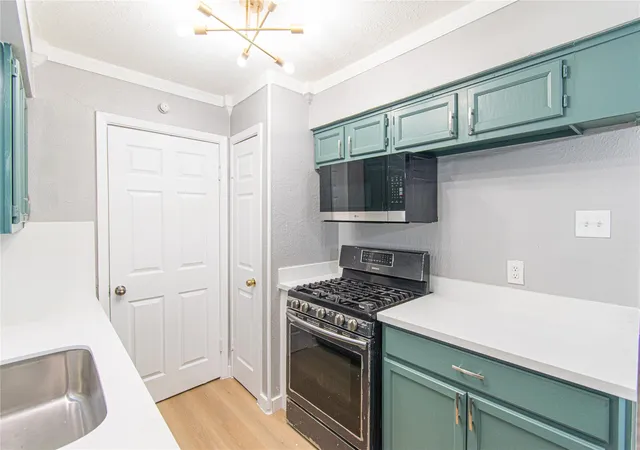 5th image of 12906 Southspring Dr, Houston, TX 77047 | MLS# 54713556