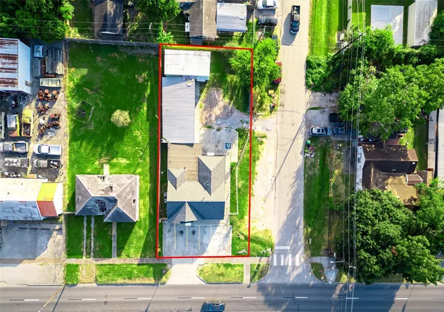 Photo 3 of Sale Pending at 3731 Reveille St, Houston, TX 77087 | MLS# 27358808 | Listing updated on 2026-09-11
