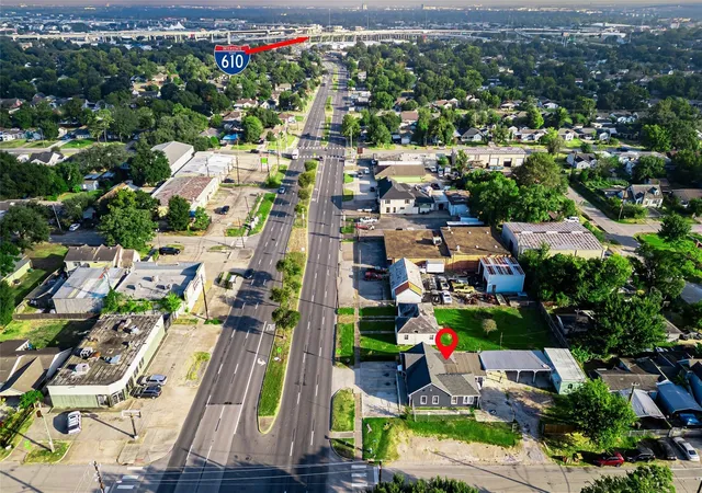 Photo 3 of Sale Pending at 3731 Reveille St, Houston, TX 77087 | MLS# 27358808 | Listing updated on 2026-09-11