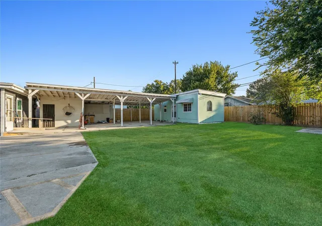 Photo 4 of Sale Pending at 3731 Reveille St, Houston, TX 77087 | MLS# 27358808 | Listing updated on 2026-09-11
