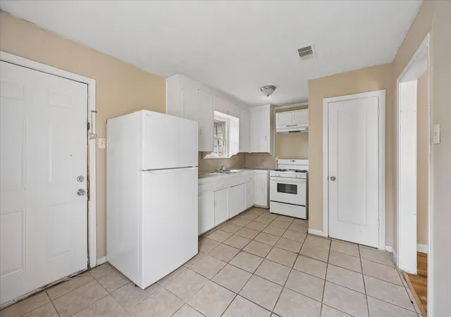 Photo 4 of Sale Pending at 8348 Baker Dr, Houston, TX 77017 | MLS# 64162288 | Listing updated on 2026-10-06