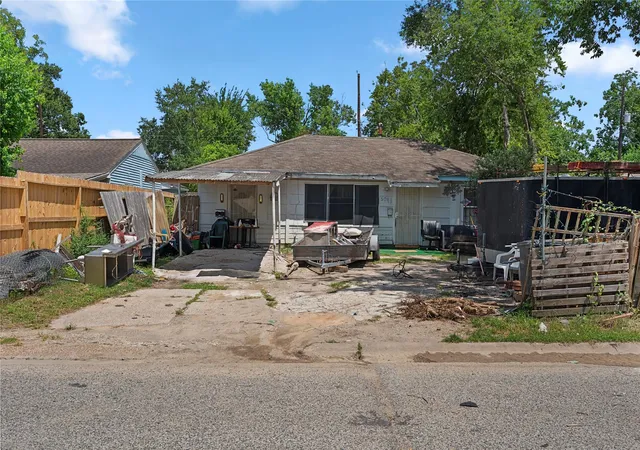 1st image of 5041 Rapido Rd, Houston, TX 77033 | MLS# 49915652