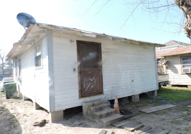 5th image of 1002 Wilburforce St, Houston, TX 77091 | MLS# 34335019