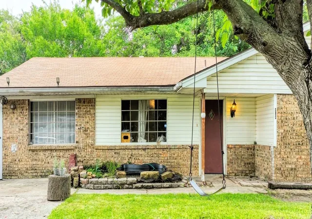 Homes for sale in Montague, TX | 408 E Cheek St, Montague, TX 76265 | MLS# 80619415