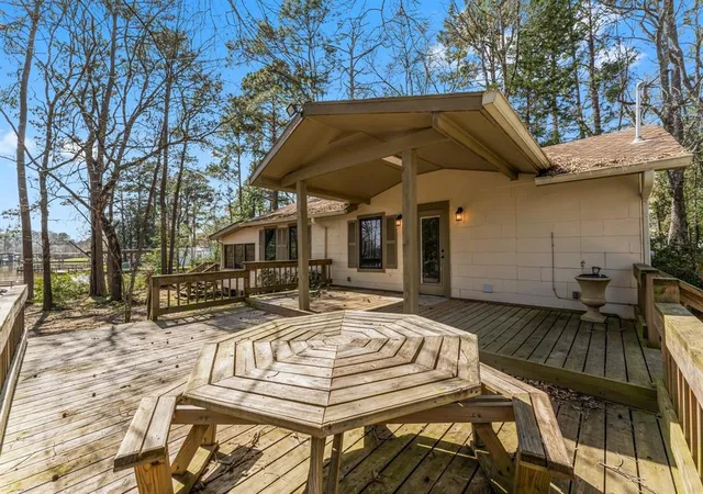 2nd image of 812 Lake Livingston Blvd, Livingston, TX 77351 | MLS# 44651085