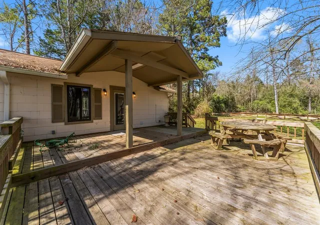 Photo 3 of Single family home for sale at 812 Lake Livingston Blvd, Livingston, TX 77351 | MLS# 44651085 | Listing updated on 2026-06-10