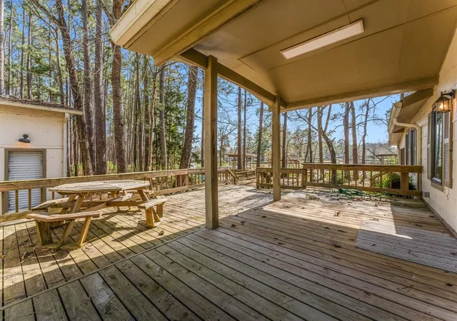 Photo 3 of Single family home for sale at 812 Lake Livingston Blvd, Livingston, TX 77351 | MLS# 44651085 | Listing updated on 2026-06-10