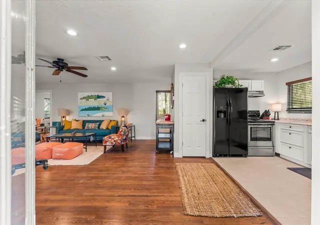 Photo 4 of Single family home for sale at 812 Lake Livingston Blvd, Livingston, TX 77351 | MLS# 44651085 | Listing updated on 2026-06-10