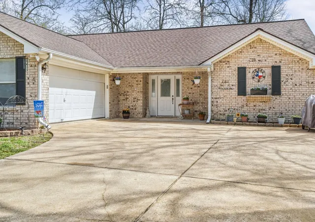 Homes for sale in Trinity, TX | 281 Broadmoor Dr, Trinity, TX 75862 | MLS# 24531055