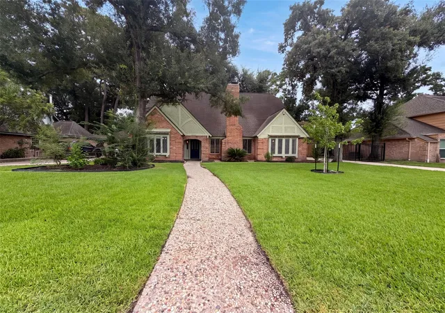 Photo 1 of Sale Pending at 5615 Spanish Oak Dr, Houston, TX 77066 | MLS# 25169050 | Listing updated on 2026-09-17