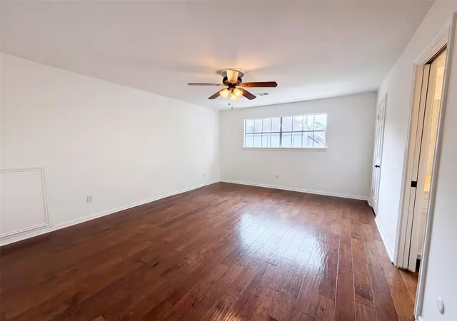 Photo 3 of Sale Pending at 5615 Spanish Oak Dr, Houston, TX 77066 | MLS# 25169050 | Listing updated on 2026-09-17