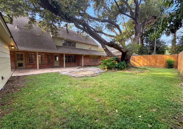 Photo 4 of Sale Pending at 5615 Spanish Oak Dr, Houston, TX 77066 | MLS# 25169050 | Listing updated on 2026-09-17