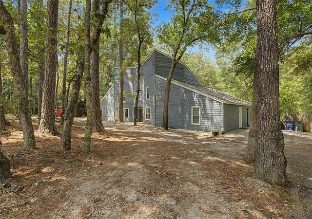Photo 2 of Single family home for sale at 3732 Summer Ln, Huntsville, TX 77340 | MLS# 75491074 | Listing updated on 2026-09-12