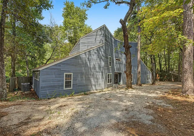 Photo 2 of Single family home for sale at 3732 Summer Ln, Huntsville, TX 77340 | MLS# 75491074 | Listing updated on 2026-09-12