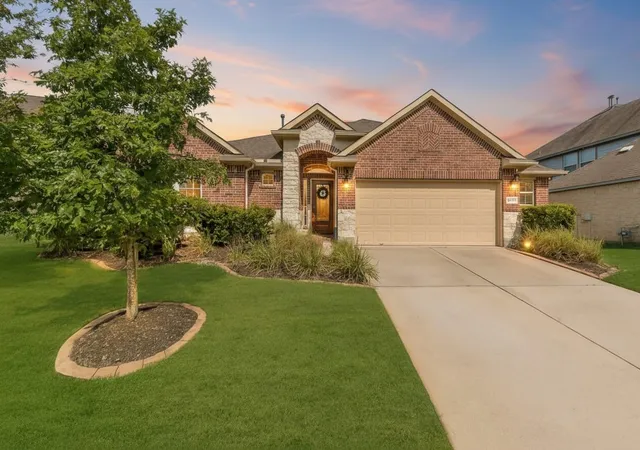 1st image of 16718 Lake Limestone Ln, Houston, TX 77044 | MLS# 72048265
