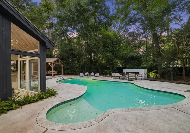 Photo 4 of Single family home for sale at 2411 Oakbank Dr, Kingwood, TX 77339 | MLS# 20282235 | Listing updated on 2026-09-16