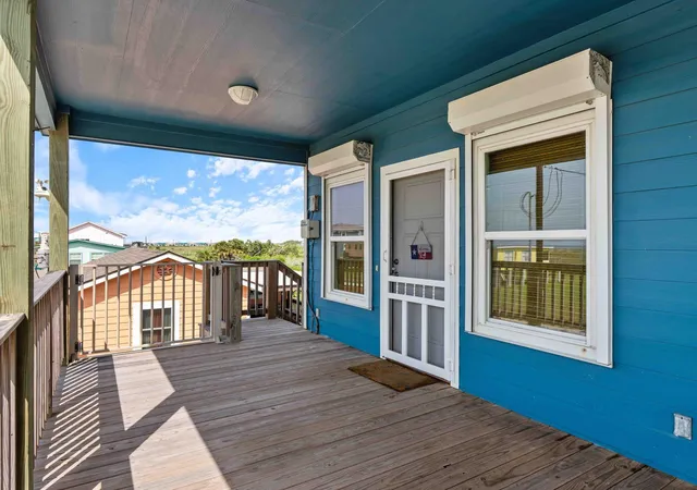 3rd image of 403 Beachfront Dr, Matagorda, TX 77457 | MLS# 26713696
