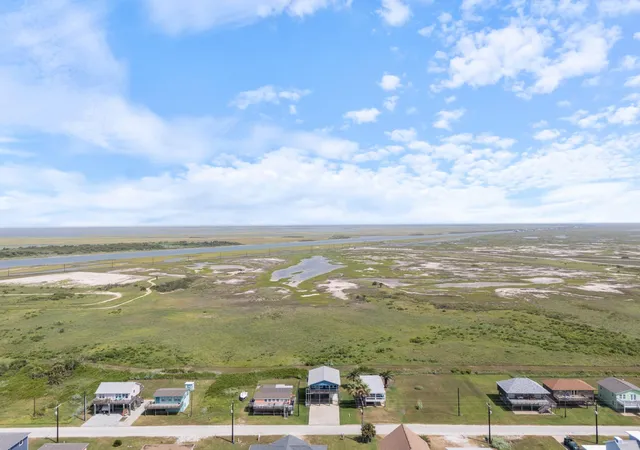 45th image of 403 Beachfront Dr, Matagorda, TX 77457 | MLS# 26713696