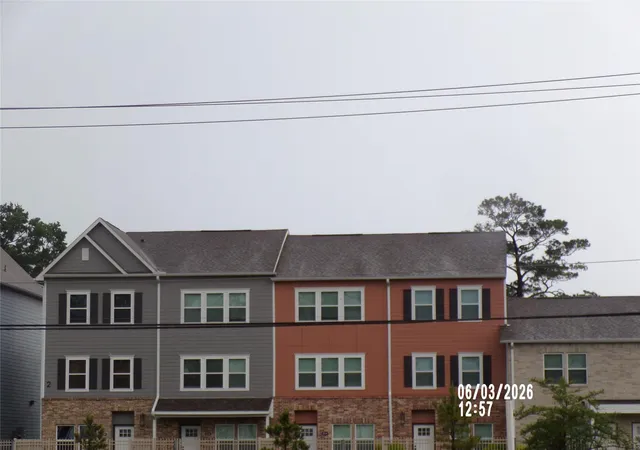 Multi family home for sale at 3238a,3238b Creekmont Dr, Houston, TX 77091 | MLS# 75403430