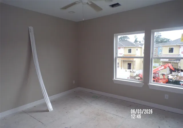 Listing Photo 5 - Condo for sale in building located at 3238a,3238b Creekmont Dr, Houston, TX 77091