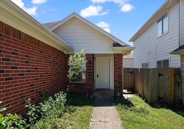 Photo 2 of Sale Pending at 1410 Hade Fls Ln, Houston, TX 77073 | MLS# 10171660 | Listing updated on 2026-09-14
