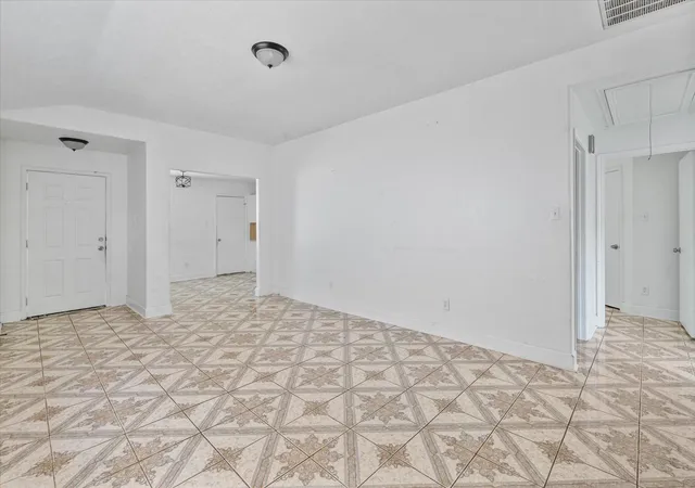 Photo 4 of Sale Pending at 1410 Hade Fls Ln, Houston, TX 77073 | MLS# 10171660 | Listing updated on 2026-09-14
