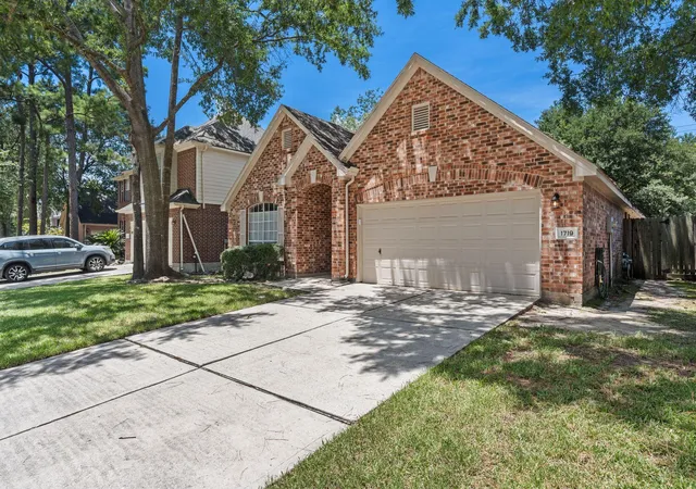 Photo 3 of Single family home for sale at 1719 Sandy Trl Ct, Kingwood, TX 77339 | MLS# 94305332 | Listing updated on 2026-09-17