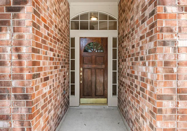 Photo 3 of Single family home for sale at 1719 Sandy Trl Ct, Kingwood, TX 77339 | MLS# 94305332 | Listing updated on 2026-09-17