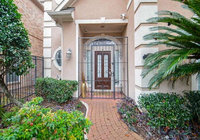 Photo 3 of Sale Pending at 13511 Brookbluff Ln, Houston, TX 77077 | MLS# 67100889 | Listing updated on 2026-09-14
