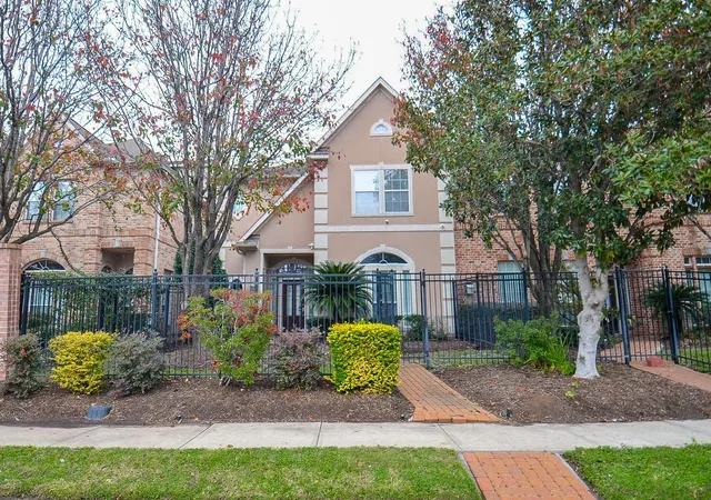 Photo 3 of Sale Pending at 13511 Brookbluff Ln, Houston, TX 77077 | MLS# 67100889 | Listing updated on 2026-09-14