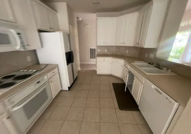 Photo 4 of Townhouse for sale at 7818 Glenn Cliff Dr, Houston, TX 77064 | MLS# 81536379 | Listing updated on 2026-09-10
