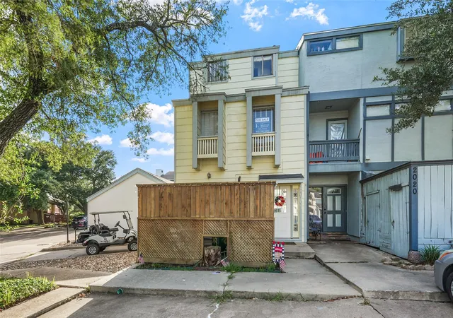 3rd image of 2019 Lakewood Ct, Willis, TX 77318 | MLS# 89230994