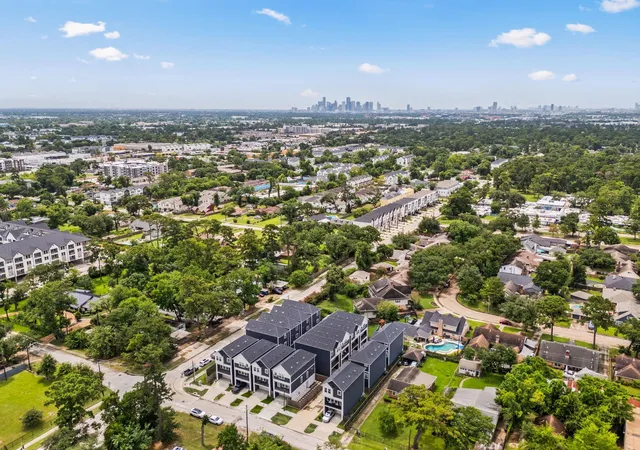 2nd image of 901 Lehman St #C, Houston, TX 77018 | MLS# 11812324