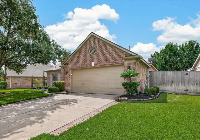 Photo 3 of Single family home for sale at 27203 Kendal Ridge Ln, Cypress, TX 77433 | MLS# 51347505 | Listing updated on 2026-09-20