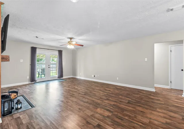 4th image of 2124 Tower Bridge Rd, Pearland, TX 77581 | MLS# 10585459
