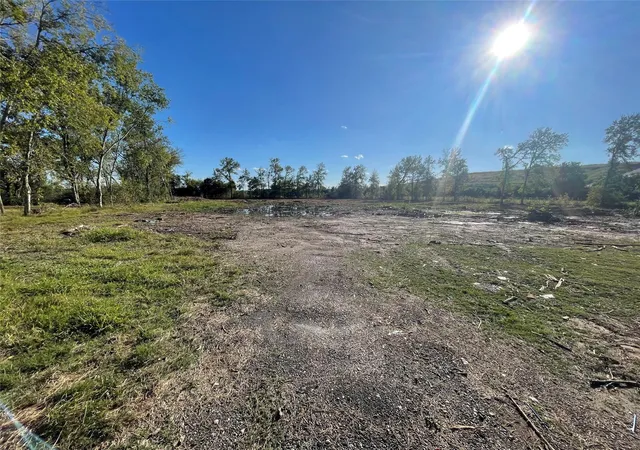 Photo 4 of Land for sale at 411 Hillsman Ln, Sugar Land, TX 77498 | MLS# 60723182 | Listing updated on 2026-04-29