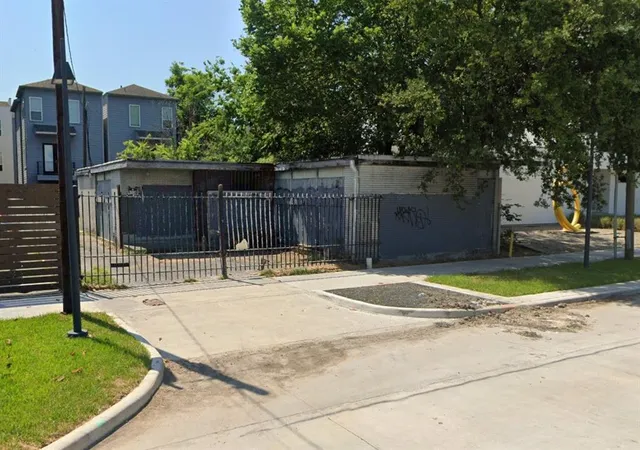 Photo 2 of Land for sale at 2307 Caroline St, Houston, TX 77004 | MLS# 73880617 | Listing updated on 2026-09-01