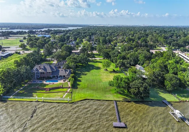 1st image of 105 Mockingbird Ln, Seabrook, TX 77586 | MLS# 10536317