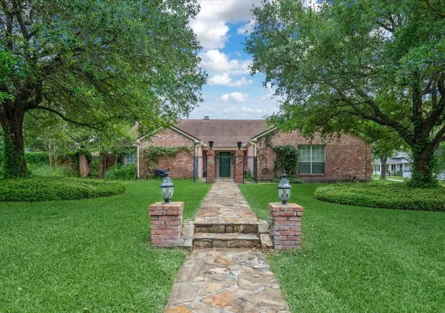 2nd image of 904 Holland St, Navasota, TX 77868 | MLS# 73992313