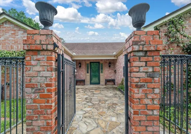3rd image of 904 Holland St, Navasota, TX 77868 | MLS# 73992313