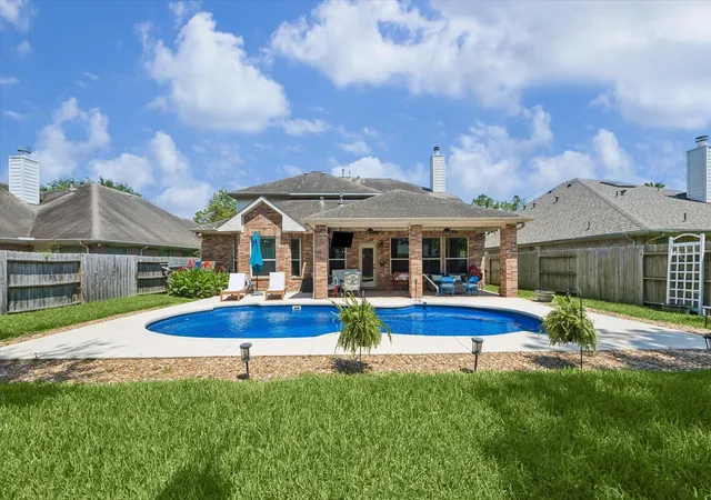 Homes for sale in Pearland, TX | 2608 Crystal Falls Dr, Pearland, TX 77584 | MLS# 7451539
