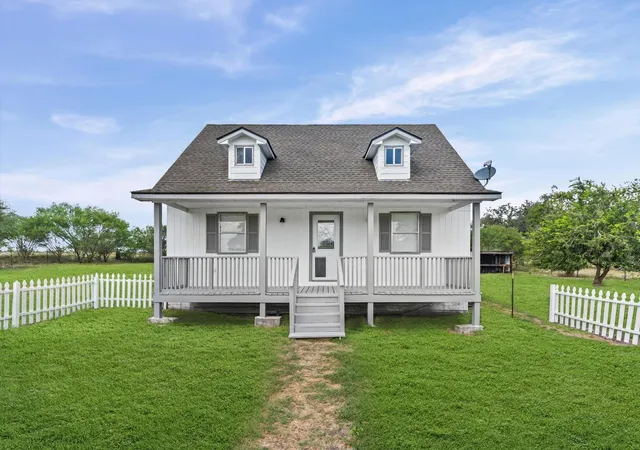 Photo 2 of Sale Pending at 1214 E Oak St, Goliad, TX 77963 | MLS# 69459632 | Listing updated on 2026-09-24