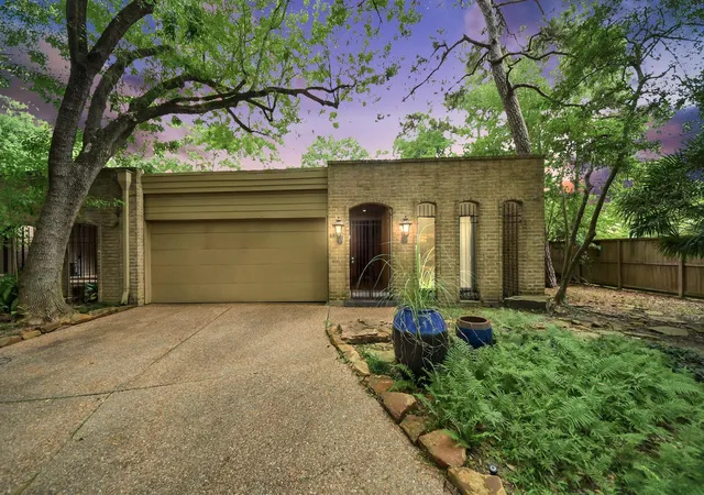 Photo 3 of Townhouse for sale at 24 Bayou Shadows St, Houston, TX 77024 | MLS# 67438613 | Listing updated on 2026-09-05
