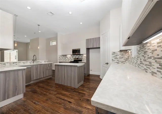 Photo 3 of Single family home for sale at 9406 Glenfield Ct, Houston, TX 77096 | MLS# 73395012 | Listing updated on 2026-08-25