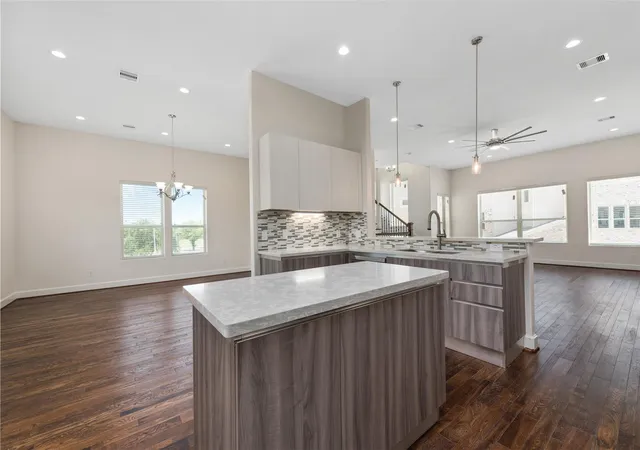 Photo 4 of Single family home for sale at 9406 Glenfield Ct, Houston, TX 77096 | MLS# 73395012 | Listing updated on 2026-08-25
