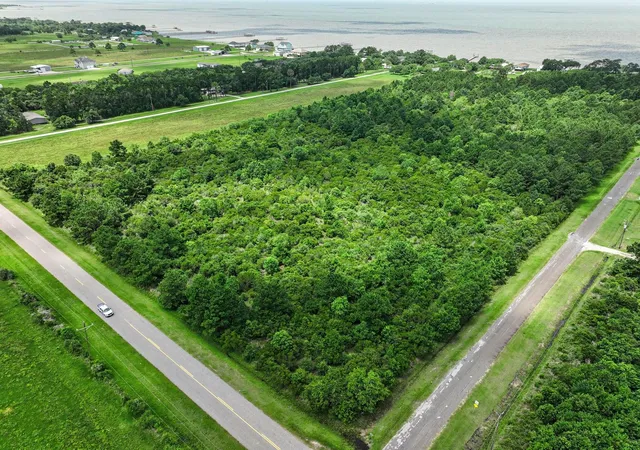 8th image of 1750 W Bayshore, Anahuac, TX 77514 | MLS# 75911558