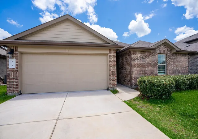 Photo 1 of Single family home for sale at 930 Bright Lotus Ln, Rosharon, TX 77583 | MLS# 32057835 | Listing updated on 2026-08-27