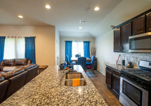 Photo 3 of Single family home for sale at 930 Bright Lotus Ln, Rosharon, TX 77583 | MLS# 32057835 | Listing updated on 2026-08-27